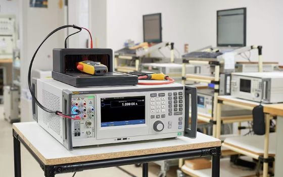 Buy Fluke 5550A and 5540A Multi-Product Calibrators with 17.8 cm Color Touch Screen, 30 A Continuous Current Output, and ISO 17025 Calibration online manufacture