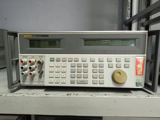 Recycle Fluke 5520A Multi-Product Calibrator with 600 MHz Amplitude Signals and RS-232 Interface in Pre-Owned Condition