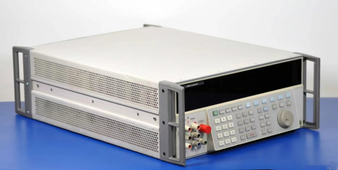 Fluke 5700A Multifunction Calibrator with 600 MHz