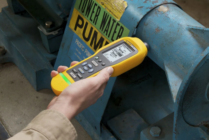 Fluke 805 FC Vibration Meter 805 FC Vibration Meter for Temperature Measurement Range -20 °C to 200 °C 5